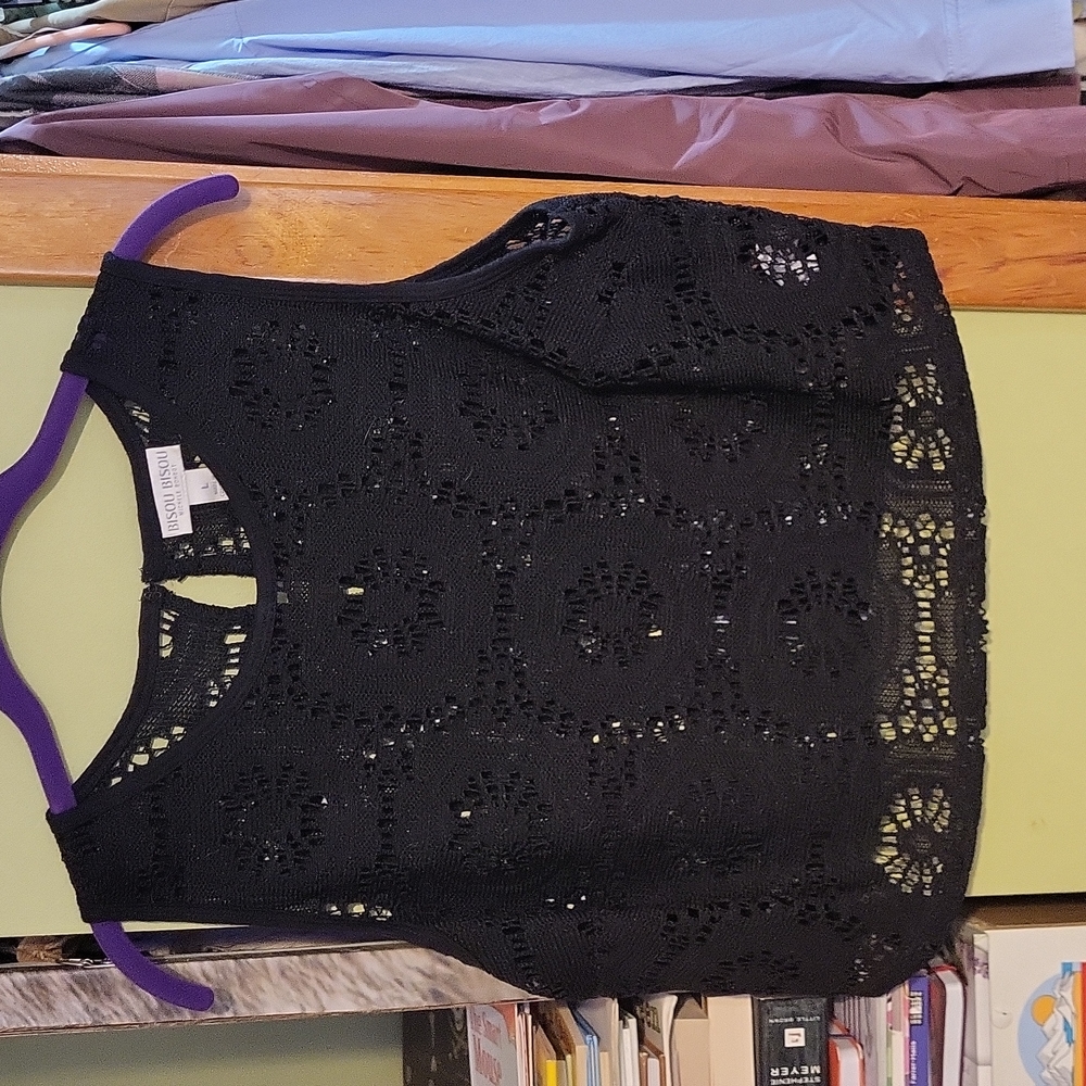 Bisou bisou black lacy crop large